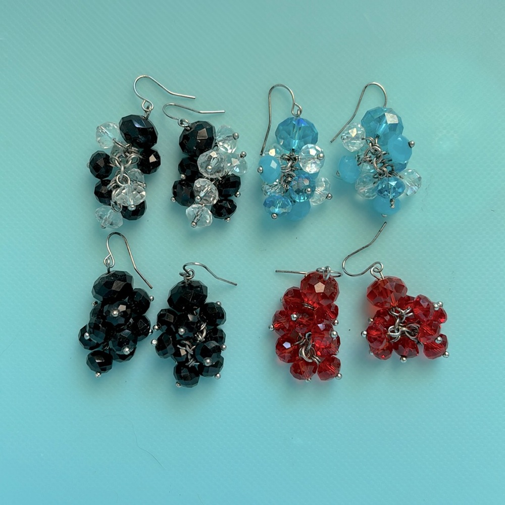 🛍️ 4 Pairs of Earrings